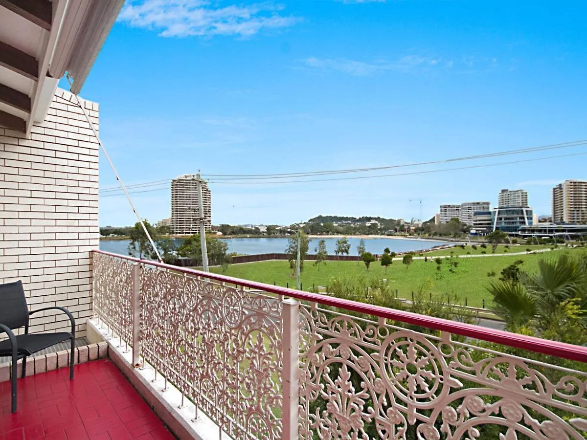 Coral Gardens Unit 2 Apartment Coolangatta 0*,